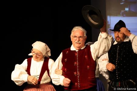 Ples in glasba izpod kamniških planin v izvedbi Folklorne skupine Kamnik in njihovih prijateljev  (38)
